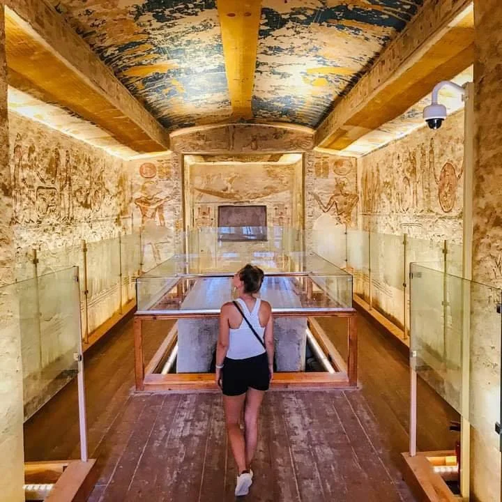 ЛУКСОР СЪС САМОЛЕТ ОТ ШАРМ ЕЛ ШЕЙХ